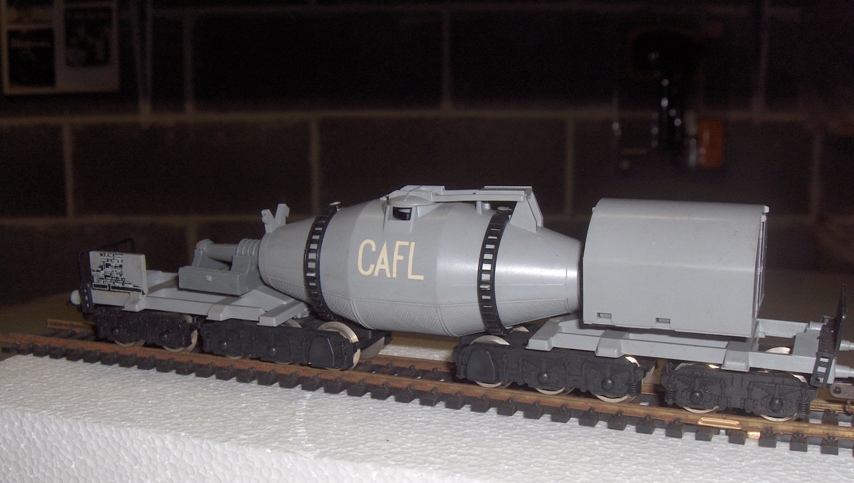 1968 - Carro SZ 500765 della SNCF per trasporto ghisa fusa (Lima art. 9052).JPG