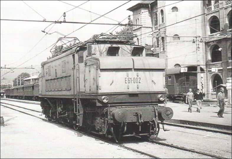 E626.023 A DX  come E61.002 Fiume 17.08.1961 by H.Maser.jpg