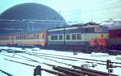 Copyrigt-E.656.274.convetture EUROFIMA SBB-inpartenzadaMilanoCentrale.diapositivaforum2GarchivioWalterBonmartini-foto-WalterBonmartini.diapositiva.jpg