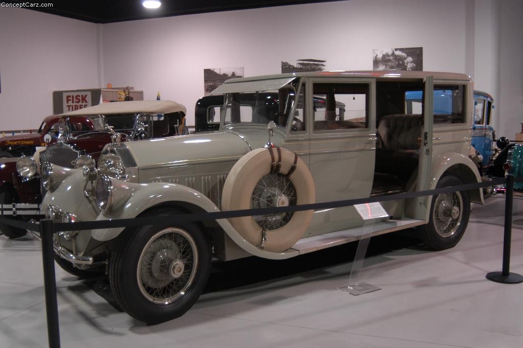 Pierce Arrow 33 sedan 2.jpg