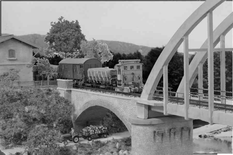 foto con sfondo (FILEminimizer).jpg