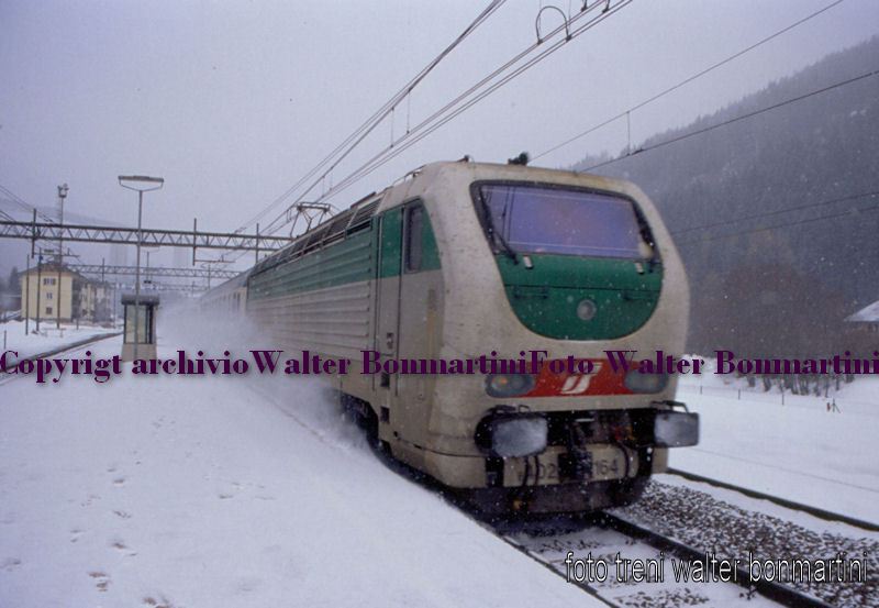 Copyrigt-E.402B 164 sotto la neve a Colle Isarco 2.2004 .forum2GarchivioWBonmartini-FotoWBonmartini.da diap).jpg