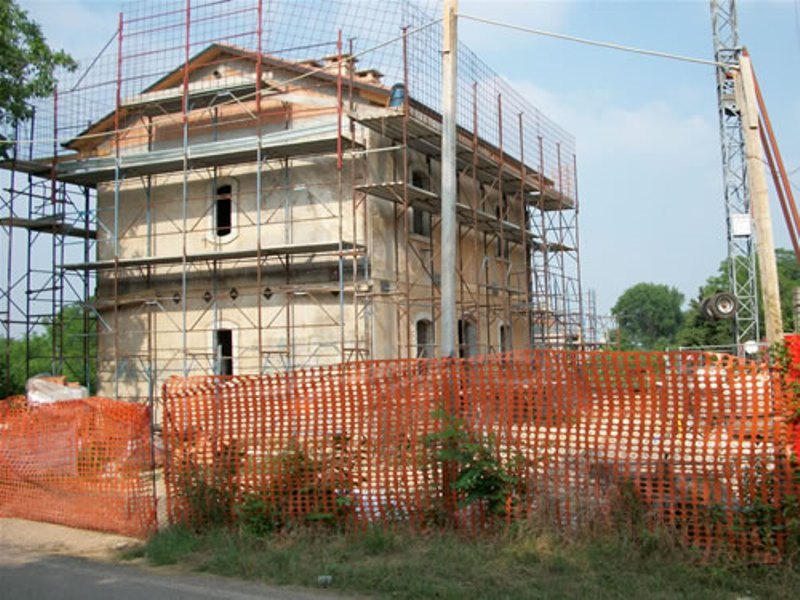 km 5 072 004 casello in ristrutturazione (M. Figus, 2010).jpg