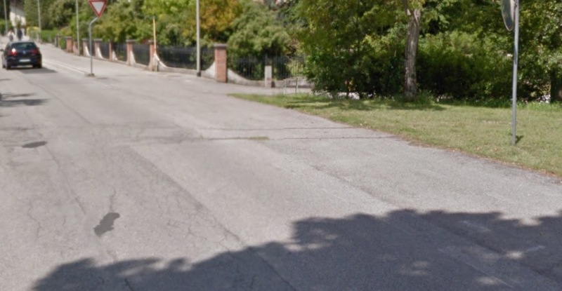 km 9 880 casello e rotaie.jpg