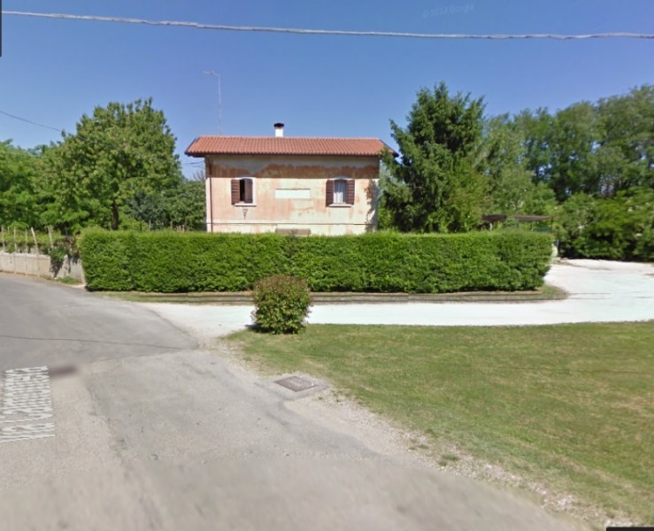 Km 13 641 casello e rotaie.jpg