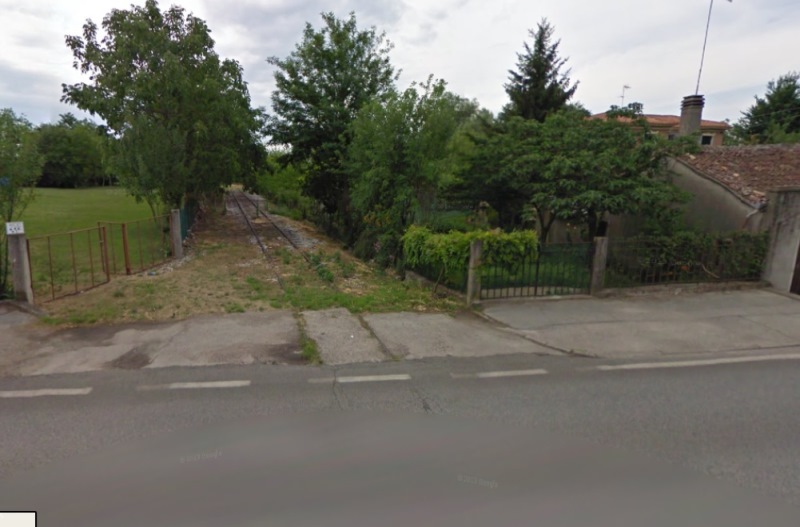 Raccordo carburanti lato stazione 2011 giugno.jpg