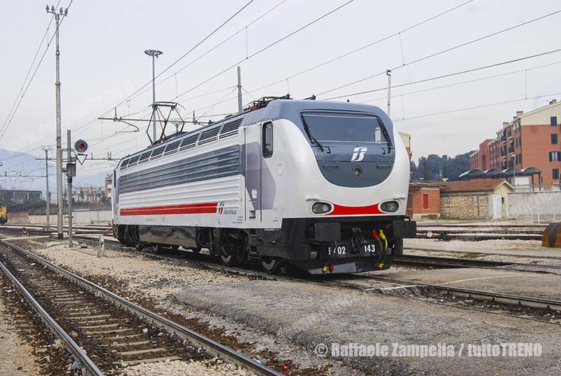 E402_143-nuovaLivreaICgiorno-Foligno-2016-12-19-ZampellaR02_tuttoTRENO_wwwduegieditriceit.jpg