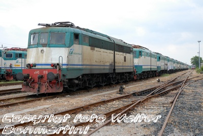 Copyrigt-E.645 accantonati a Milano Smist.archivio WBonmartini-fotoWBonmartini22.8.2007jpg.jpg