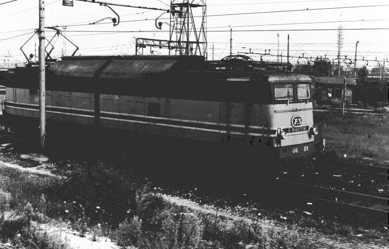 E 646 074 con baffi alluminio.jpg