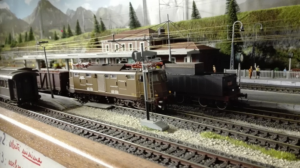 fanali con luci diverse.jpg