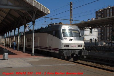 Copyrigt - RENFE-252.030.2-insosta-forum2G.archivio Walter Bonmartini-foto-WalterBonmartini.0..jpg