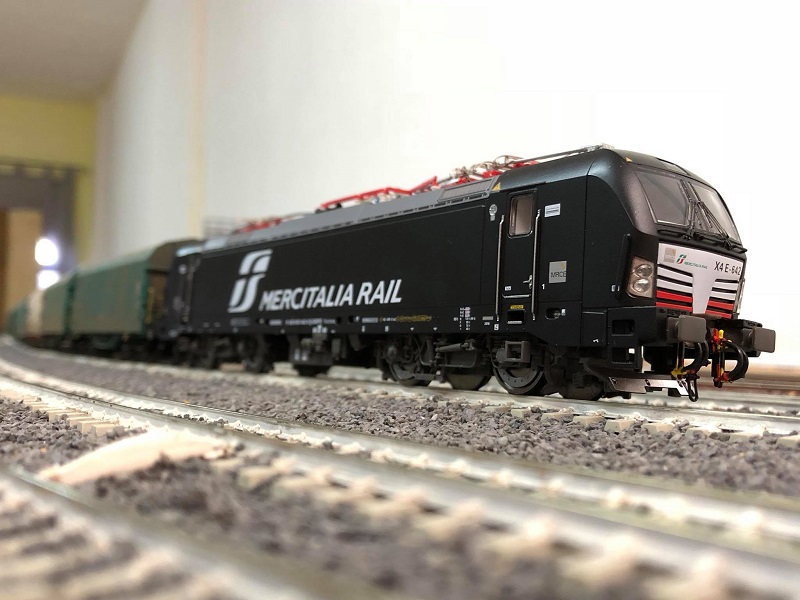 vectron laterale ravvicinato.jpg