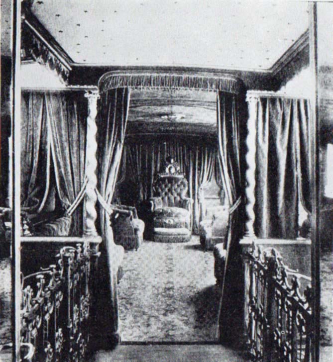 interno treno del papa.jpg