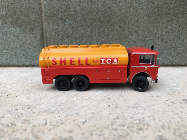 Lancia Esatau B Cisterna Viberti Shell con Ica 3.jpg