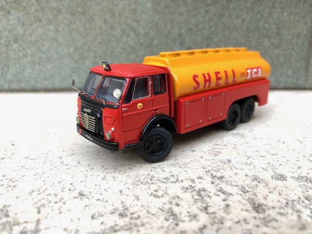 Alfa Romeo 1000 Cisterna Viberti Shell con Ica 2.jpg