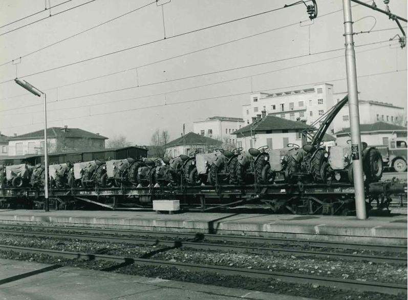 Treviglio C[1][1].le - Trattori Same in partenza per l'e (2).jpg