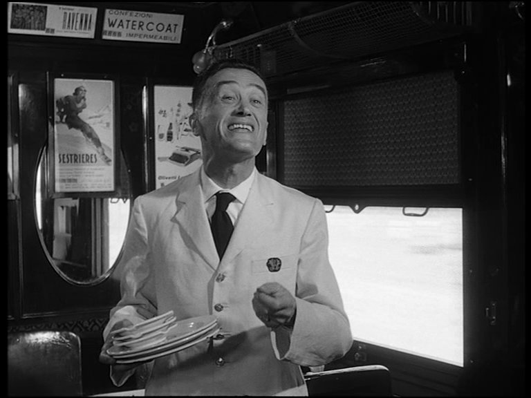 Carrozza Ristorante CIWL 2881 interni 2.jpg