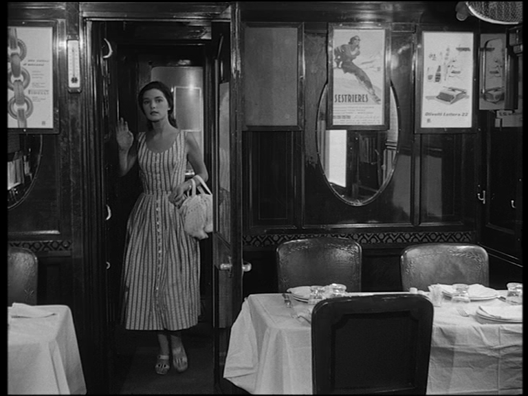 Carrozza Ristorante CIWL 2881 interni 3.jpg