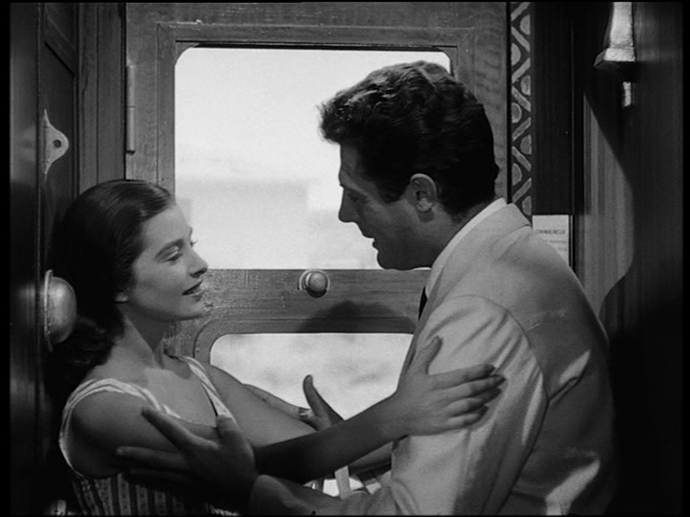 Carrozza Ristorante CIWL 2881 interni 6.jpg