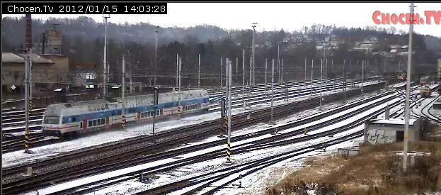 Chocen - 15-01-2012 complesso a 2 piani in uscita - altro in IIo binario e segnale aperto per arrivo in deviata.JPG
