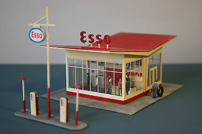 BUSCH-H0-Ref-1005-Gasolinera-ESSO (2).jpg