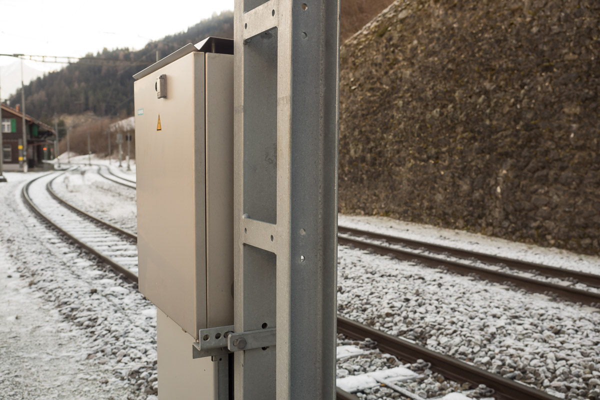 dattaglio colore pali.jpg