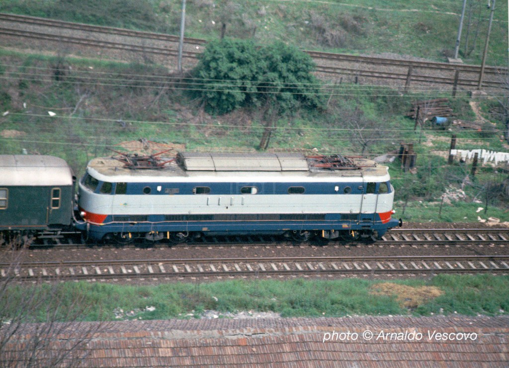 E-444-e-carrozza-dinamometrica-a-Roma-Nomentana-inizio-di-Aprile-del-1974-1024x740.jpg