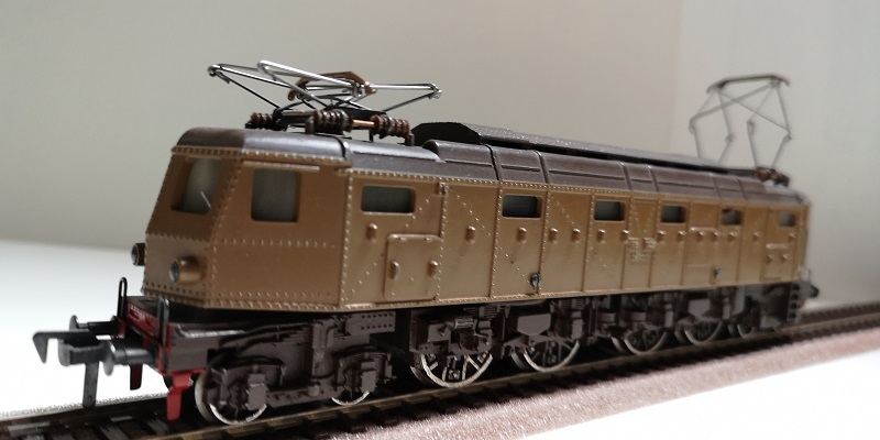 e 428 FLEISCHMANN RUOTE CASTANO.jpg