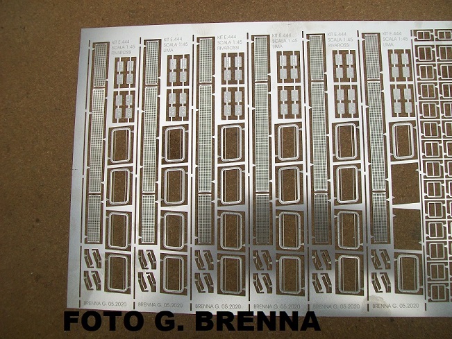 LASTRINA CORNICI E444 ZERO 01.jpg