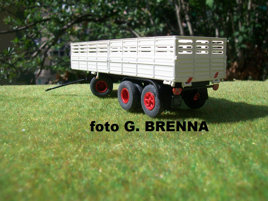 RIMORCHIO A TRE ASSI 02.jpg