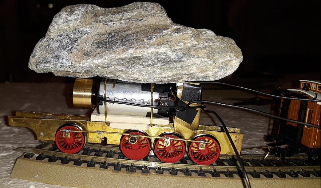 20200916_232844 telaio motorizzato con zavorra sasso - al 30percento.jpg