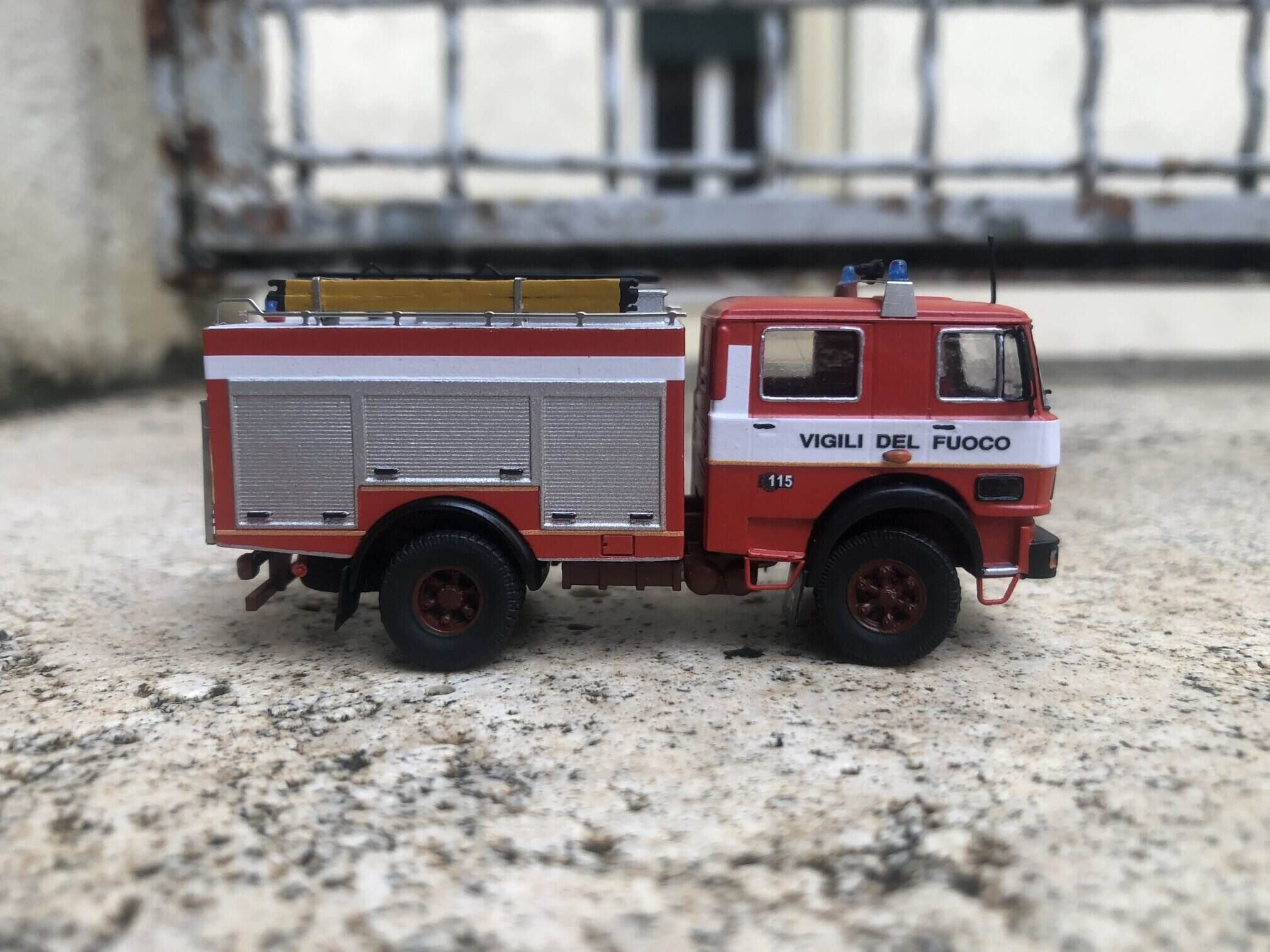 Fiat 160 APS Parafanghi Neri 2.jpg