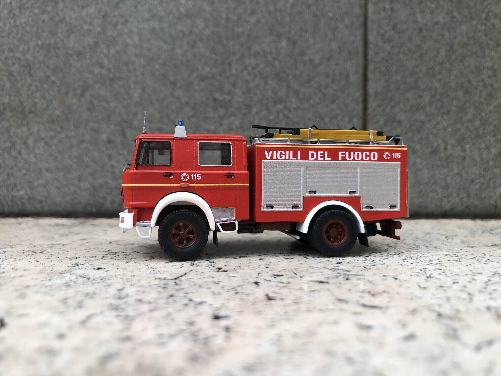 Fiat 160 APS Parafanghi Bianchi 2.jpg