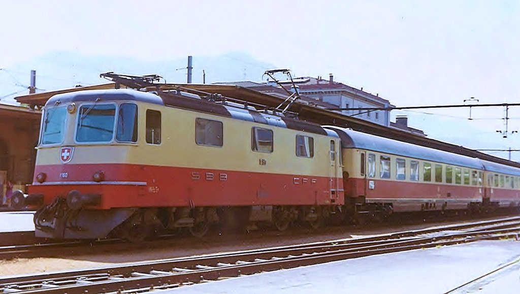 schweiz-bahnhof-lugano-tee-roland-1970 RE 4_4 11160.jpg