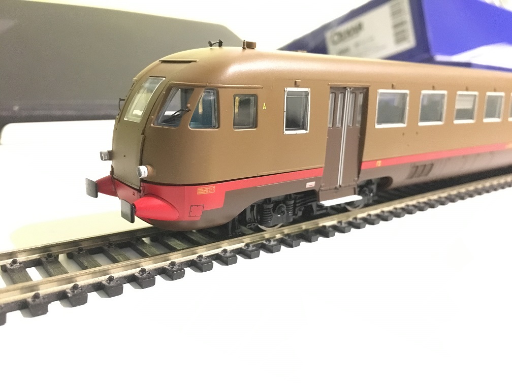 Le 540 fessura appena aperta scatola.JPG