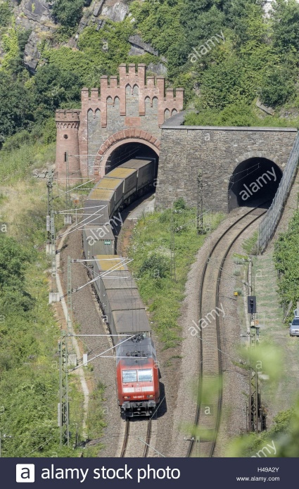in-germania-in-renania-palatinato-loreley-treno-tunnel-h49a2y_copy_425x695.jpg