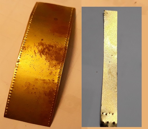 confronto punzonature - a sx con macchinetta - a dx a mano con chiodo.jpg