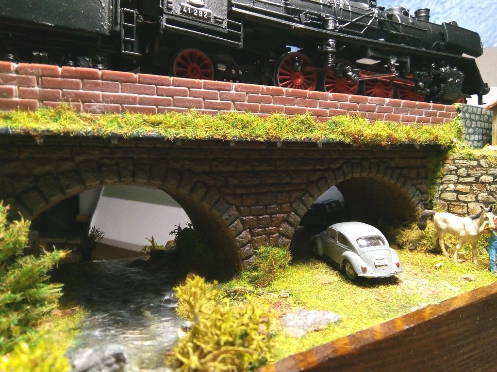 Diorama 32x15_16.jpg