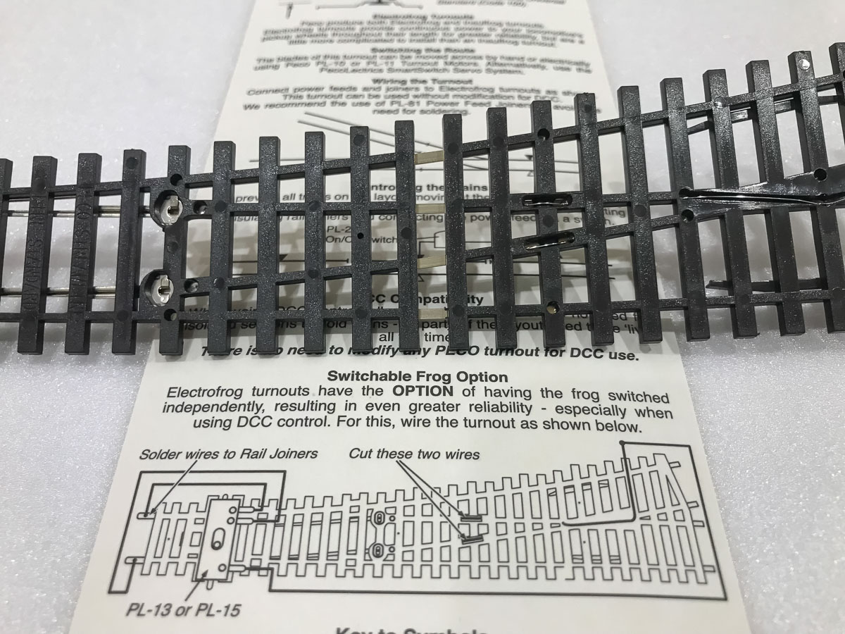 deviatoio dritto H0 sotto.jpg