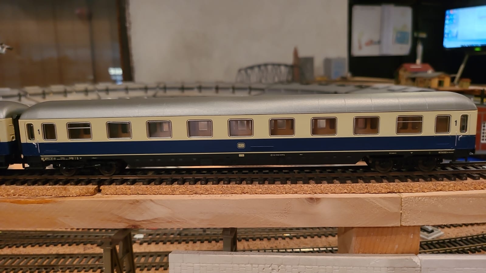 Db Lima Rheingold 1 a 100.jpg