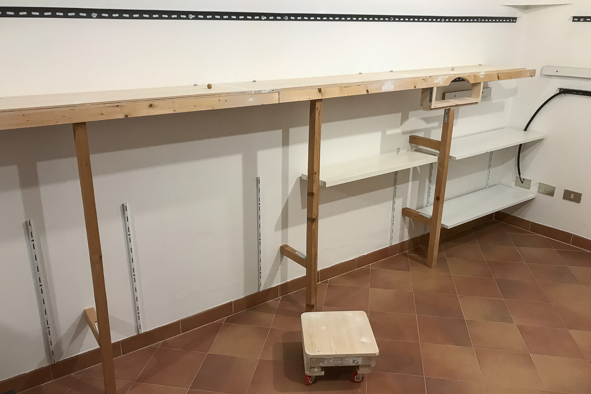 mensole con sostegno a cremagliera.jpg