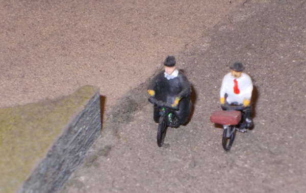 Peppone e Don Camillo in bicicletta.jpg