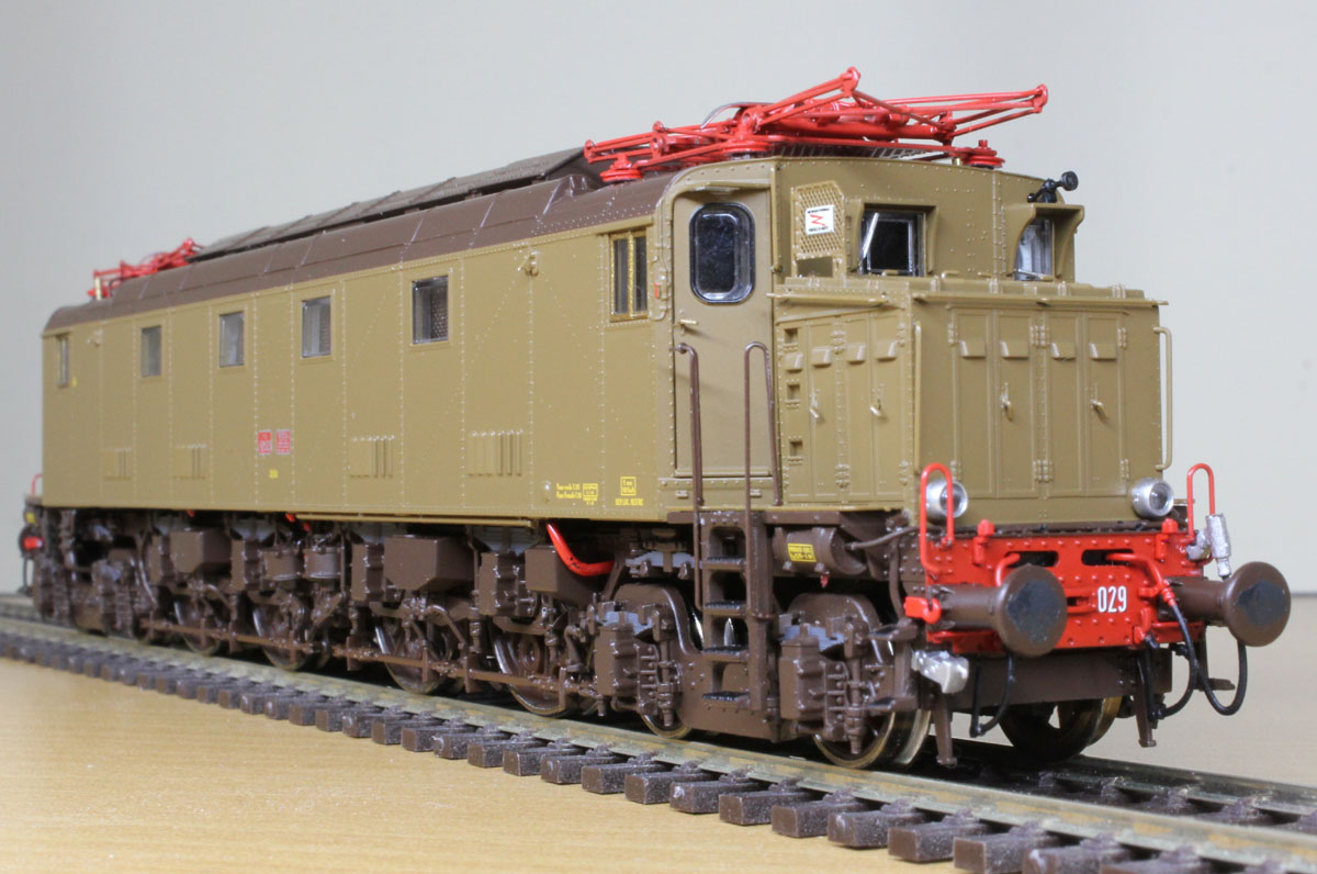 E428 029 tre quarti.jpg