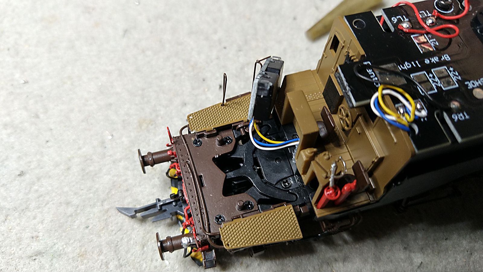 2_quattro viti fissaggio telaio.jpg