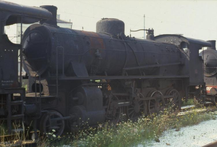 Locomotiva a vapore Gr. 740.455 accantonata in attesa di demolizione presso il D.L. di Mestre il 22.08.1984..jpg