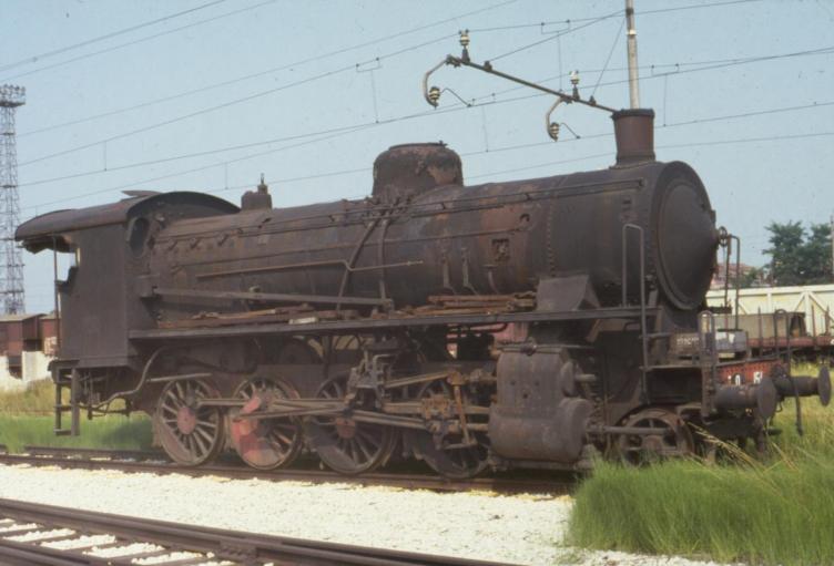 Locomotiva a vapore Gr. 740.154 accantonata in attesa di demolizione presso il D.L. di Mestre il 22.08.1984.jpg