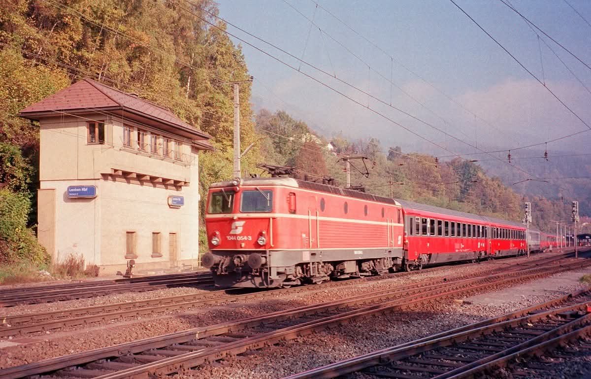 OBB Rh 1044 054 - 3 + EC31  .jpg