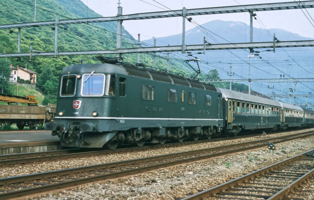 SBB Re 620 11608 Wetzikon.jpg