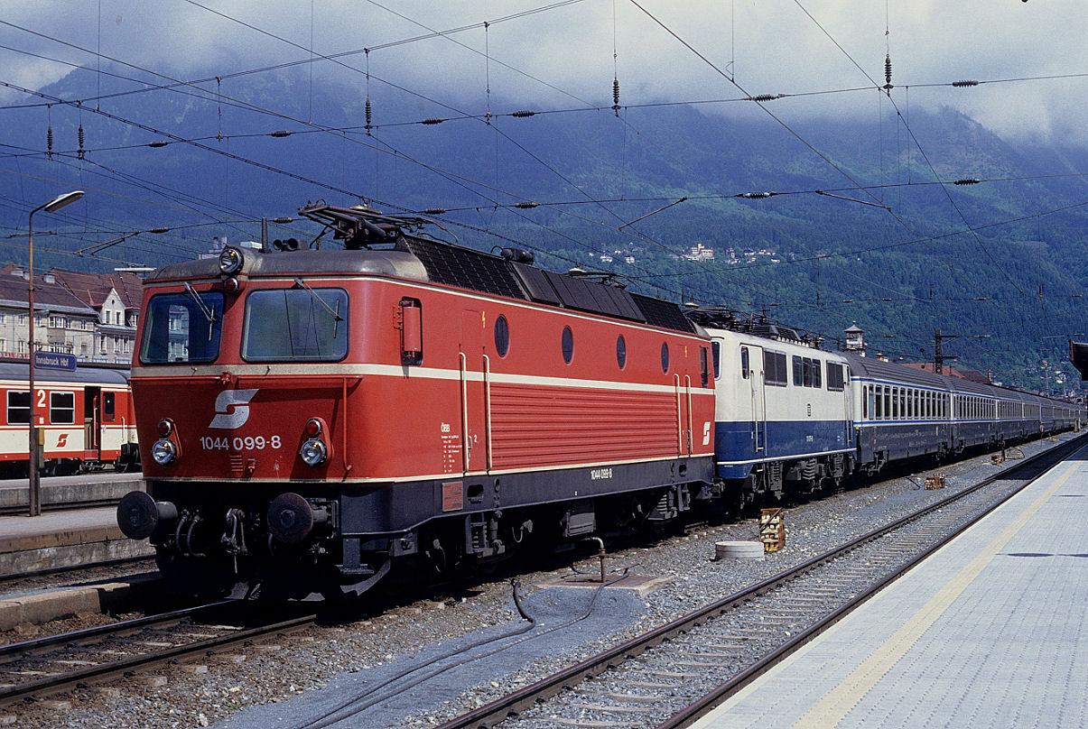 OBB 1044 099 + DB 111 075.jpg