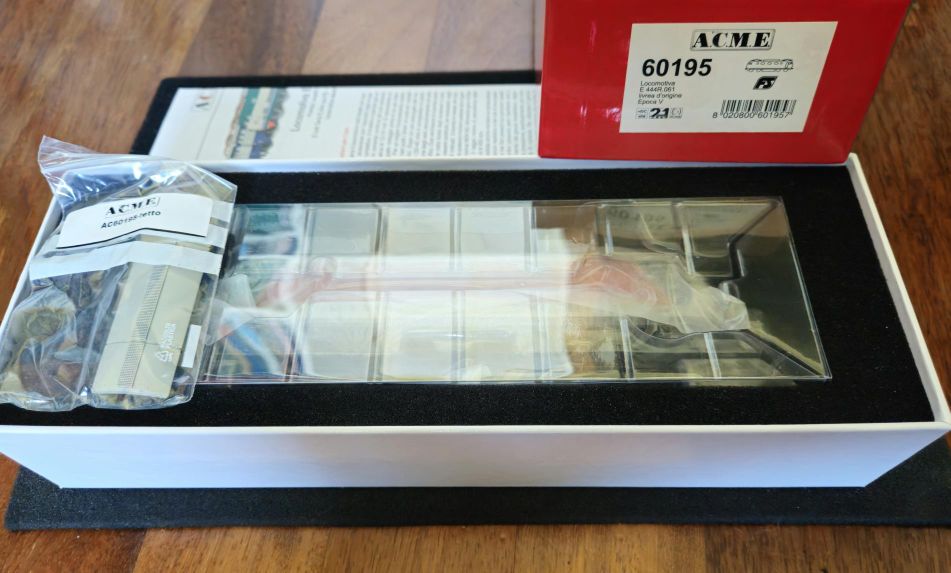 Acme 60195_compress4.jpg